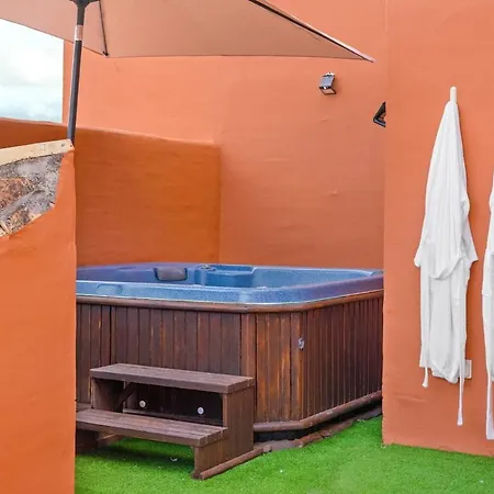 Seaside Duplex With Private Hot Tub Appartamento Marbella